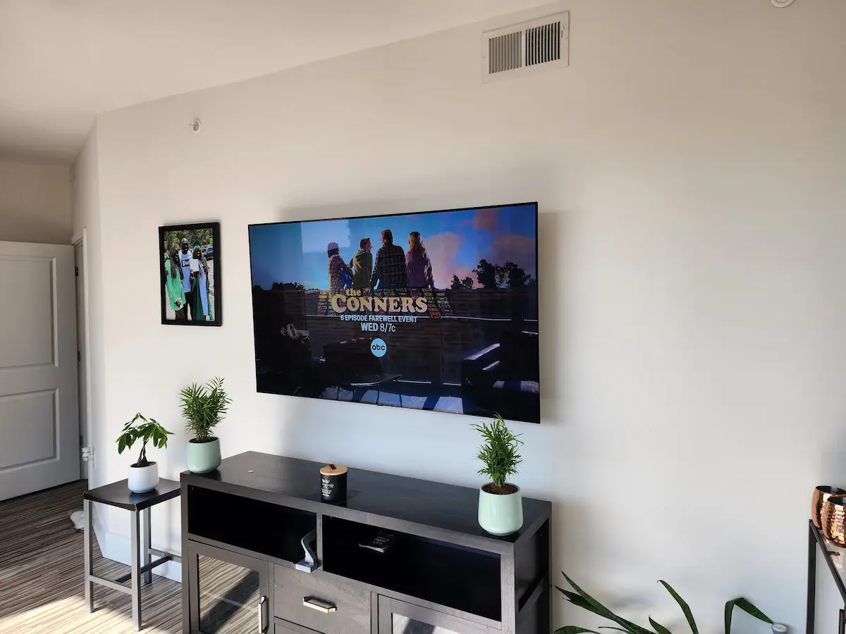 Professional TV mounting service in Ballantyne Village luxury condos and Ballantyne Corporate Park offices Charlotte NC 28277