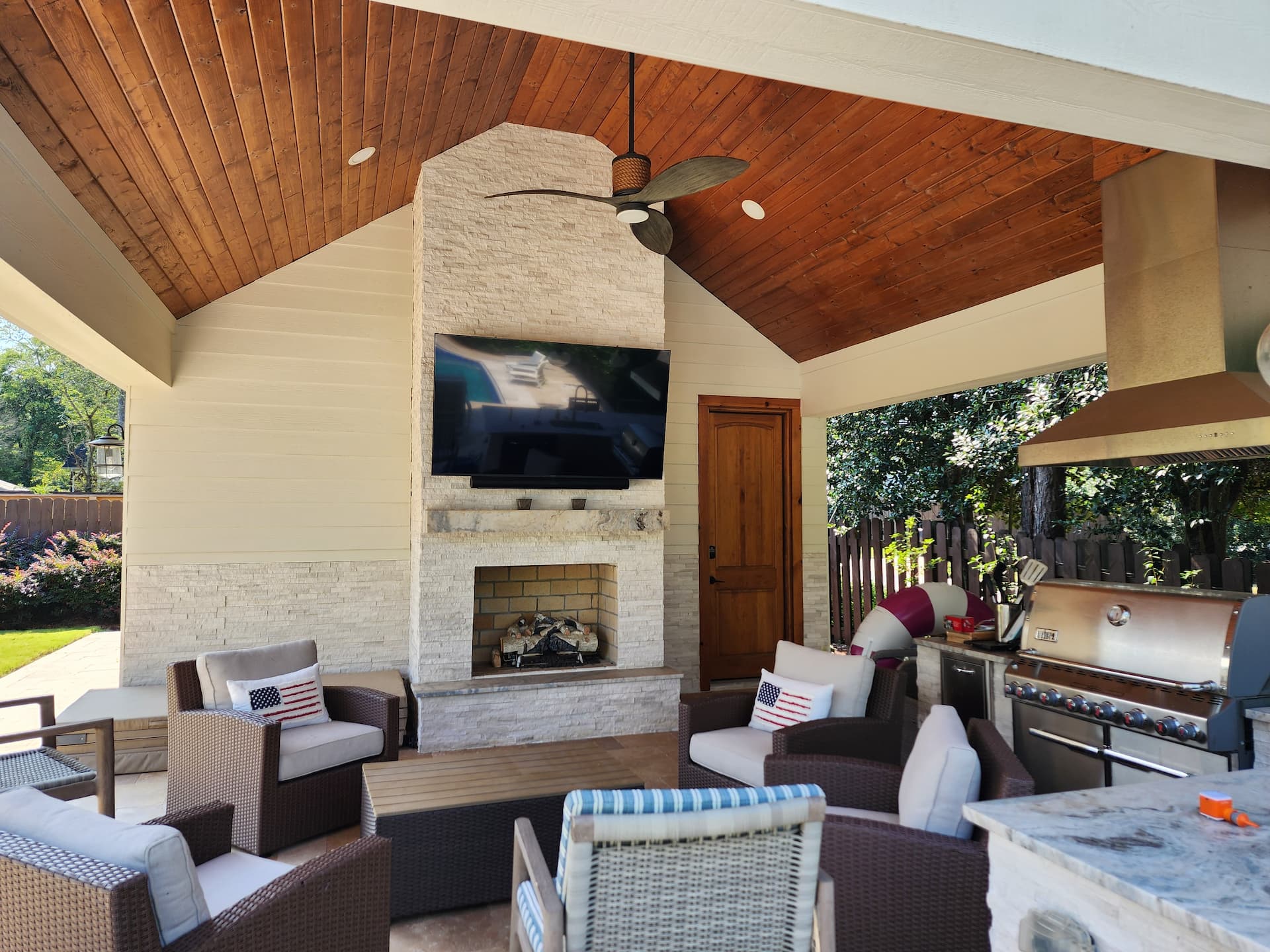 ๐ South Charlotte Services TV Wall Mounting Charlotte Specialist Home Improvement Services TV wall mounting specialist in Charlotte NC by South Charlotte Services